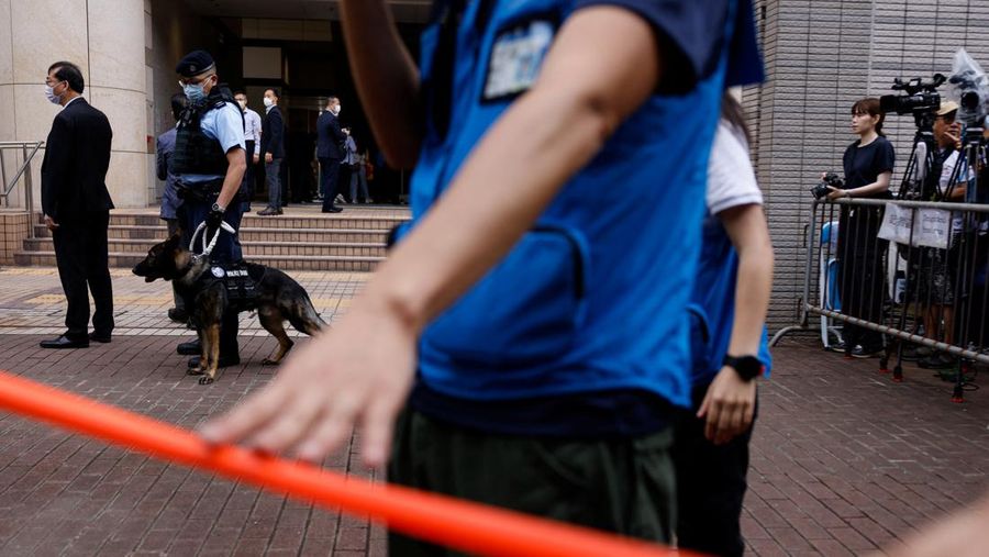 Pengadilan Tinggi Hong Kong pada Kamis (30/05) memutuskan 14 aktivis pro-demokrasi bersalah atas tuduhan subversi. (REUTERS/Tyrone Siu)
