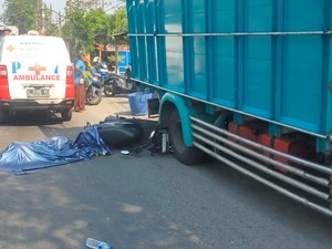Tewas Terlindas Truk, Pria Gresik Jadi Korban Tabrak Lari