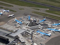 Horor di Bandara Amsterdam, Pria Tewas Tersedot Mesin Pesawat
