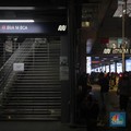 Penampakan Penumpang MRT Numpuk-Tak Terlayani Usai Crane Jatuh di Rel