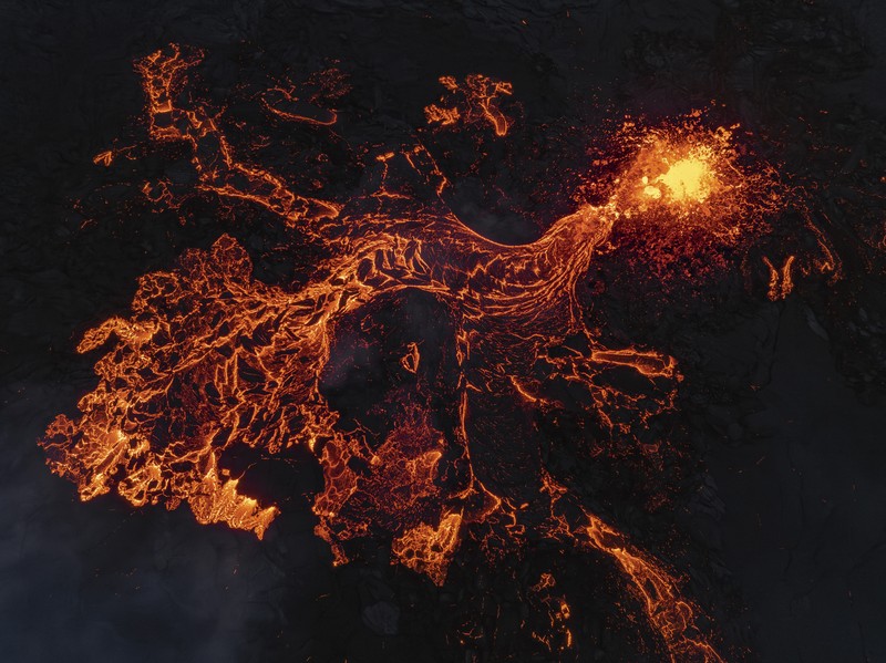 Gunung berapi di Islandia kembali meletus pada Rabu (29/5). Ini merupakan letusan kelima sejak Desember. Gunung memuntahkan lava panas setinggi 50 meter (164 kaki) ke udara. (AP Photo/Marco di Marco) Gunung berapi di Islandia kembali meletus pada Rabu (29/5). Ini merupakan letusan kelima sejak Desember. Gunung memuntahkan lava panas setinggi 50 meter (164 kaki) ke udara. (AP Photo/Marco di Marco)