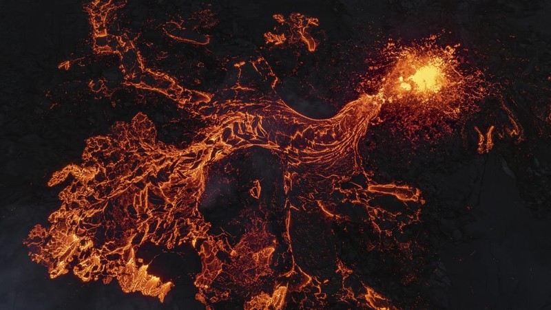Gunung berapi di Islandia kembali meletus pada Rabu (29/5). Ini merupakan letusan kelima sejak Desember. Gunung memuntahkan lava panas setinggi 50 meter (164 kaki) ke udara. (AP Photo/Marco di Marco)
