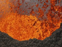 Bak Lidah Api, Potret 'Ngeri' Gunung Eropa Muntah Lava Panas 50 Meter