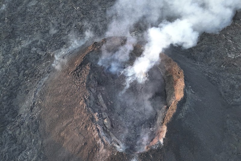 Gunung berapi di Islandia kembali meletus pada Rabu (29/5). Ini merupakan letusan kelima sejak Desember. Gunung memuntahkan lava panas setinggi 50 meter (164 kaki) ke udara. (AP Photo/Marco di Marco) Gunung berapi di Islandia kembali meletus pada Rabu (29/5). Ini merupakan letusan kelima sejak Desember. Gunung memuntahkan lava panas setinggi 50 meter (164 kaki) ke udara. (AP Photo/Marco di Marco)