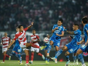 Kembali Bungkam Madura United, Persib Juara Liga 1 2023/2024!