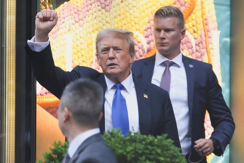 Mantan Presiden Donald Trump setelah dinyatakan bersalah atas 34 tuduhan kejahatan pemalsuan catatan bisnis tingkat pertama di Pengadilan Kriminal Manhattan, New York, Amerika Serikat (AS). Kamis (30/5/2024). (Seth Wenig/Pool via REUTERS) Mantan Presiden Donald Trump setelah dinyatakan bersalah atas 34 tuduhan kejahatan pemalsuan catatan bisnis tingkat pertama di Pengadilan Kriminal Manhattan, New York, Amerika Serikat (AS). Kamis (30/5/2024). (Seth Wenig/Pool via REUTERS)