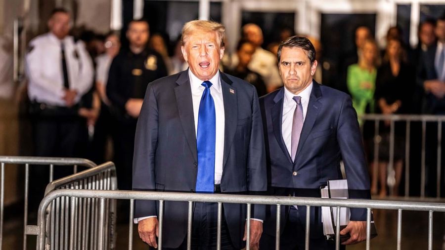 Mantan Presiden Donald Trump setelah dinyatakan bersalah atas 34 tuduhan kejahatan pemalsuan catatan bisnis tingkat pertama di Pengadilan Kriminal Manhattan, New York, Amerika Serikat (AS). Kamis (30/5/2024). (Seth Wenig/Pool via REUTERS)