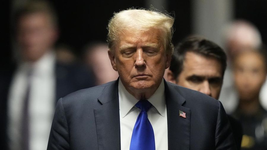 Mantan Presiden Donald Trump setelah dinyatakan bersalah atas 34 tuduhan kejahatan pemalsuan catatan bisnis tingkat pertama di Pengadilan Kriminal Manhattan, New York, Amerika Serikat (AS). Kamis (30/5/2024). (AP Photo/Seth Wenig, Pool)