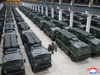 Kim Jong Un Uji Pamer Belasan Rudal Milik Korut, Ini Penampakannya