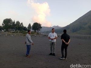Polisi Turun Tangan Selidiki Kasus 3 Turis Asing Pamer Pantat di Bromo