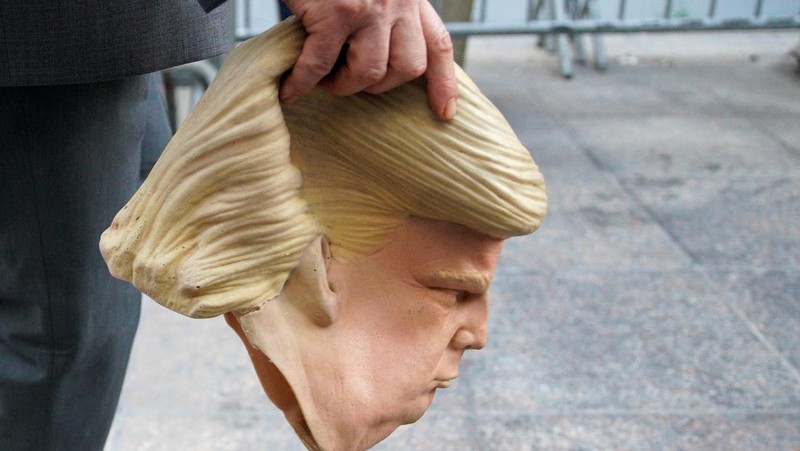 Mantan Presiden Donald Trump setelah dinyatakan bersalah atas 34 tuduhan kejahatan pemalsuan catatan bisnis tingkat pertama di Pengadilan Kriminal Manhattan, New York, Amerika Serikat (AS). Kamis (30/5/2024). (Seth Wenig/Pool via REUTERS)