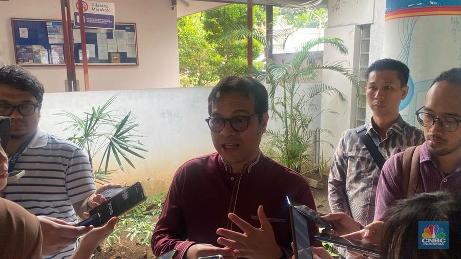 Wakil Menteri Kominfo, Nezar Patria menjawab isu tersebut. Dia mengatakan satelit di luar angkasa banyak yang memata-matai negara lain saat ditemui di Jakarta, Jumat (31/5/2024). (CNBC Indonesia/Novina Putri Bestari)