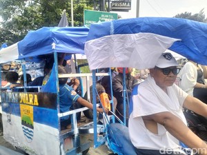 Saat Agus Ajak 5 Cucunya Ikut Rayakan Kemenangan Persib Bandung