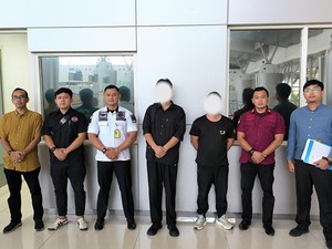 Imigrasi Tanjung Perak Deportasi 2 WN China gegara Langgar Izin Tinggal