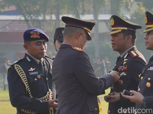 Kapolresta Sidoarjo Terima Pin Emas Kapolri di Hari Lahir Pancasila