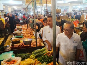 Jelang Idul Adha, Zulhas Klaim Stok dan Harga Kebutuhan Pokok Stabil