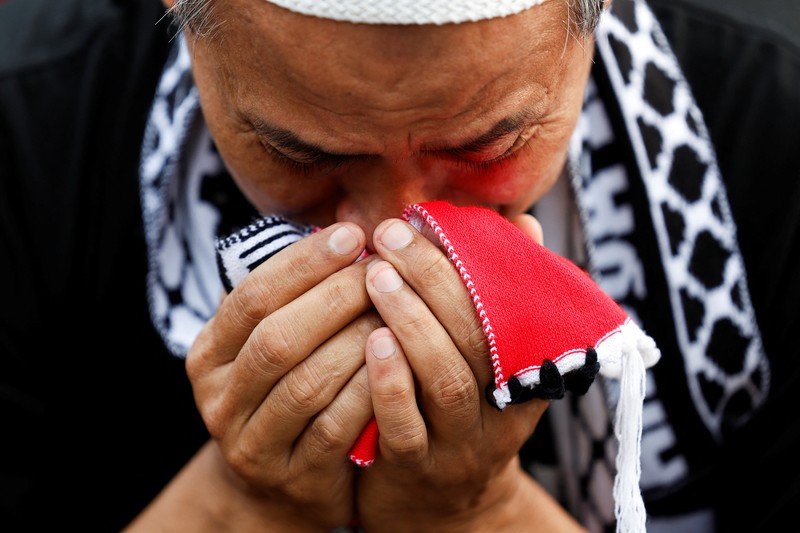 Pengunjuk rasa yang tergabung dalam Koalisi Indonesia Bela Baitul Maqdis melakukan demonstrasi di depan Kedutaan Besar Amerika Serikat (Kedubes AS), Jakarta, Sabtu (1/6/2024). (REUTERS/Willy Kurniawan) Pengunjuk rasa yang tergabung dalam Koalisi Indonesia Bela Baitul Maqdis melakukan demonstrasi di depan Kedutaan Besar Amerika Serikat (Kedubes AS), Jakarta, Sabtu (1/6/2024). (REUTERS/Willy Kurniawan)