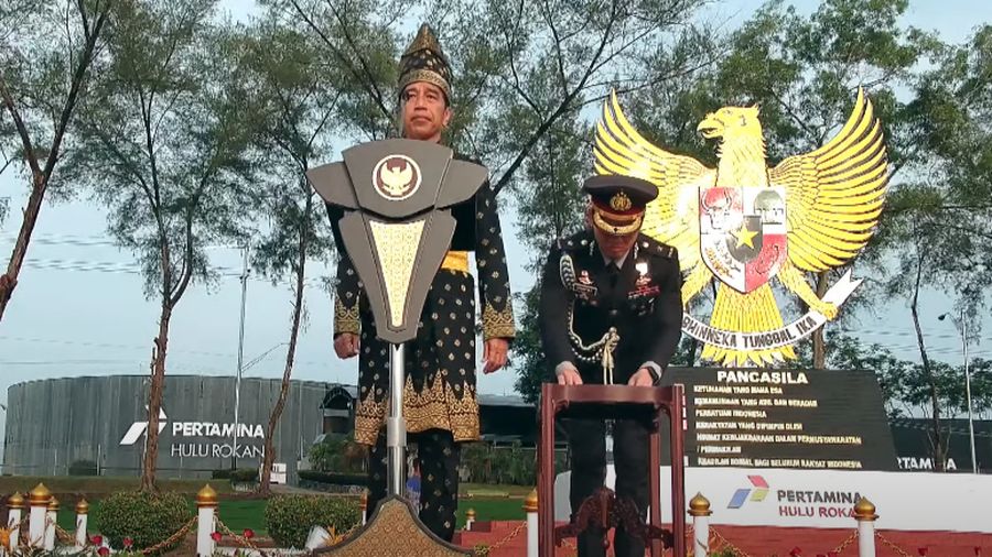 Presiden Joko Widodo menyampaikan pidato saat pacara peringatan hari lahir Pancasila tahun 2024 di Dumai, Sabtu (1/6/2024). (YouTube/Sekretariat Presiden)
