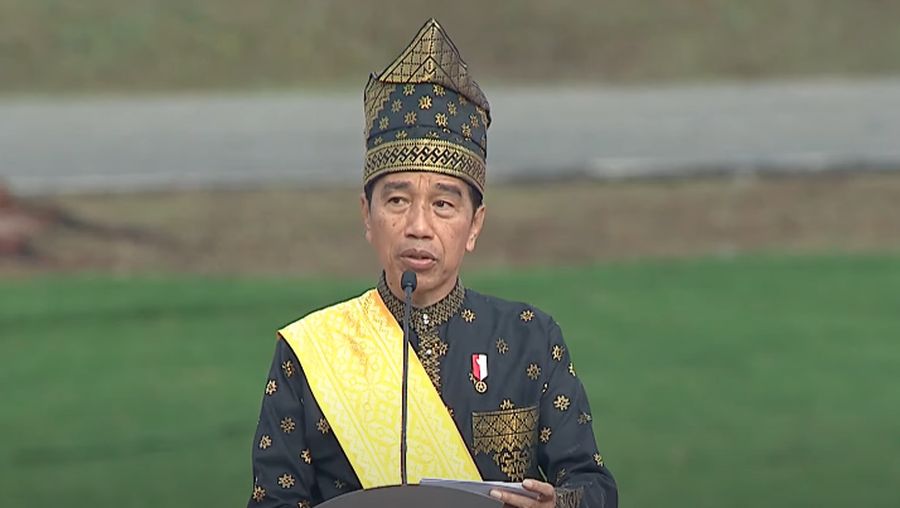 Presiden Joko Widodo menyampaikan pidato saat pacara peringatan hari lahir Pancasila tahun 2024 di Dumai, Sabtu (1/6/2024). (YouTube/Sekretariat Presiden)