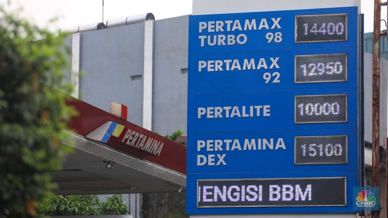 Suasana Stasiun Pengisian Bahan Bakar Umum (SPBU) Pertamina di kawasan Warung Jati Barat, Jakarta, Sabtu (1/6/2024). (CNBC Indonesia/Faisal Rahman) Suasana Stasiun Pengisian Bahan Bakar Umum (SPBU) Pertamina di kawasan Warung Jati Barat, Jakarta, Sabtu (1/6/2024). (CNBC Indonesia/Faisal Rahman)