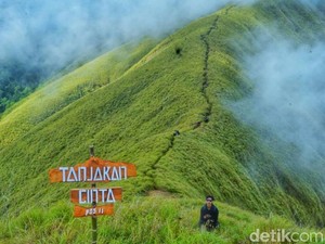 Tim SAR Evakuasi Jenazah Bule Swiss Tewas di Bukit Anak Dara