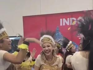 Most Pop Sepekan: Gaya BCL Pakai Baju Adat Papua Tampil di Acara Sekolah Anak