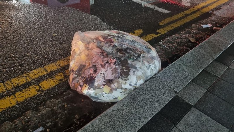 Korea Utara kembali mengirimkan balon pembawa sampah ke Korea Selatan pada tanggal 1 Juni, kata militer Korea Selatan, sehari setelah Seoul memperingatkan tindakan balasan terhadap aktivitas tersebut. (Handout / South Korean Defence Ministry / AFP)