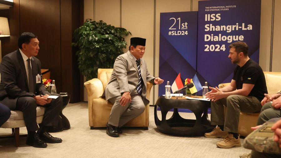 Menteri Pertahanan, Prabowo Subianto bertemu dengan Presiden Ukraina, Volodymyr Zelenskyy, di Singapura, Sabtu (1/6). (Dok Kementerian Pertahanan)