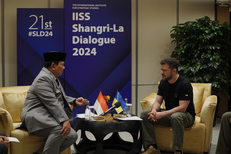 Menteri Pertahanan, Prabowo Subianto bertemu dengan Presiden Ukraina, Volodymyr Zelenskyy, di Singapura, Sabtu (1/6). (Dok Kementerian Pertahanan) Menteri Pertahanan, Prabowo Subianto bertemu dengan Presiden Ukraina, Volodymyr Zelenskyy, di Singapura, Sabtu (1/6). (Dok Kementerian Pertahanan)