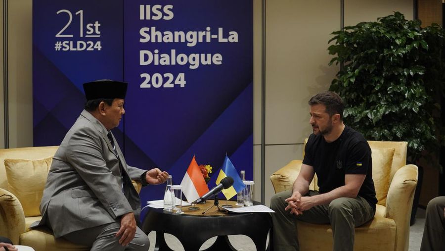 Menteri Pertahanan, Prabowo Subianto bertemu dengan Presiden Ukraina, Volodymyr Zelenskyy, di Singapura, Sabtu (1/6). (Dok Kementerian Pertahanan)