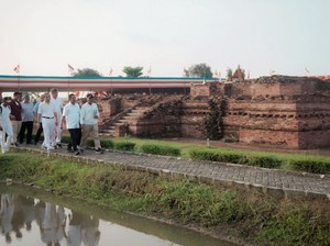 Momen Khidmatnya Perayaan Waisak se-Jabar di Candi Jiwa Karawang