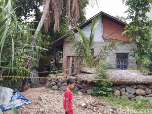 Warga Cerita Suasana Rumah Pembunuh Bocah Bekasi: Ada Keris-Foto Anak Kecil