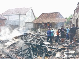 Gegara Bara Sekam, Rumah-Uang Ratusan Juta-4 Sapi Terbakar di Lamongan