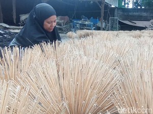 Permintaan Tusuk Sate di Tasikmalaya Meroket Jelang Idul Adha