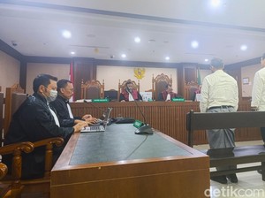 Pegawai Pajak Yulmanizar dan Febrian Divonis 4 Tahun Penjara