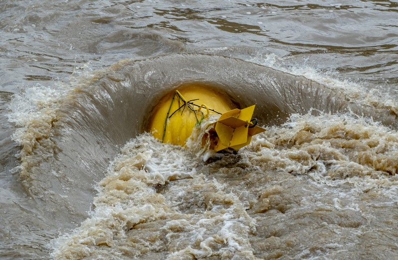 Germany Flooding A car washed away by floodwater rests on a well, in Rudersberg, Germany, Monday, June 3, 2024. Persistent heavy rain led to widespread flooding in the southern states of Bavaria and Baden-Wuerttemberg over the weekend. (Bernd Wei'brod/dpa via AP)