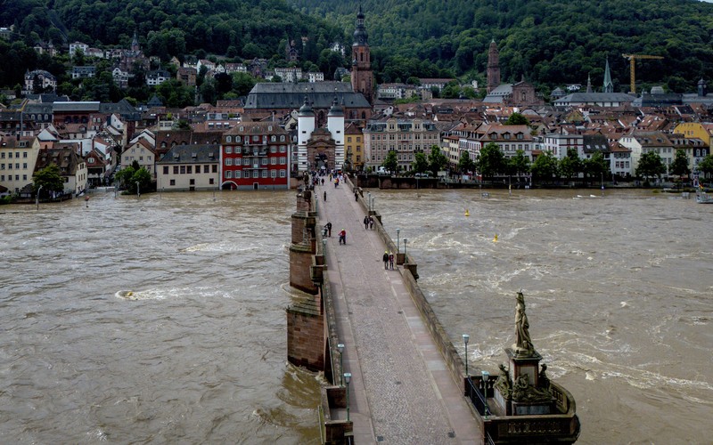 A gold selling shop is under water in a flooded street in the center of Passau in Bavaria, southern Germany, on June 4, 2024. Heavy rains from May 31, 2024 onwards have led to flooding across the southern German states of Baden-Wuerttemberg and Bavaria and that have claimed four lives so far. Thousands of people in these regions had to leave their homes. (Photo by Michaela STACHE / AFP)