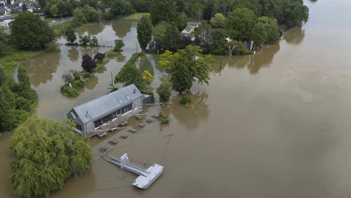 The Rhine river overflowed its banks in Hattenheim, Germany, Monday, June 3, 2024. The death toll in floods across a large part of southern Germany rose to two on Monday as the body of a missing woman was found. Chancellor Olaf Scholz visited the flooded region and officials warned that water levels could rise further in some areas. (Boris Roessler/dpa via AP)