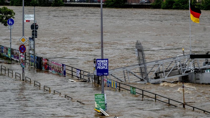 A car washed away by floodwater rests on a well, in Rudersberg, Germany, Monday, June 3, 2024. Persistent heavy rain led to widespread flooding in the southern states of Bavaria and Baden-Wuerttemberg over the weekend. (Bernd Wei'brod/dpa via AP)