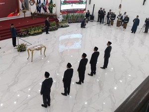 Lantik 5 Anggota KPU Kota Gorontalo, Hasyim Ingatkan Bekerja Sesuai UU
