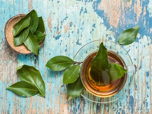 Bermanfaat untuk Kesehatan, Ini 3 Waktu Terbaik Minum Air Rebusan Daun Salam