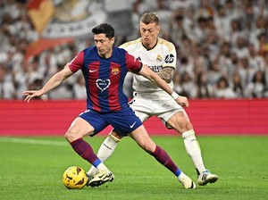 Lewandowski Belum Berencana Ikuti Toni Kroos Pensiun