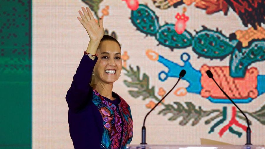 Claudia Sheinbaum, presidential candidate of the ruling MORENA party, waves to her supporters after winning the election, in Mexico City, Mexico June 3, 2024. REUTERS/Raquel Cunha