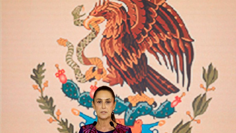 Claudia Sheinbaum, presidential candidate of the ruling MORENA party, casts her vote at a polling station during the general election, in Mexico City, Mexico June 2, 2024. REUTERS/Raquel Cunha     TPX IMAGES OF THE DAY