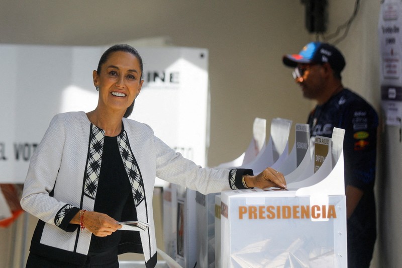 MEXICO-ELECTION/ Presidential candidate of the ruling Morena party Claudia Sheinbaum, reacts while addressing her supporters after winning the presidential election, at Zocalo Square in Mexico City, Mexico June 3, 2024. REUTERS/Alexandre Meneghini