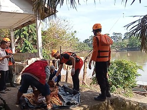 Pria Paruh Baya yang Tenggelam di Sungai Musi Ditemukan Tewas Mengapung