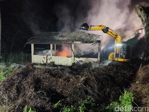 16 Jam Berlalu, Kebakaran Gudang Kayu Putih Hutan Bunder Belum Padam