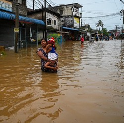 Jalan Raya Jadi Sungai, Potret Tetangga RI Kebanjiran-14 Meninggal