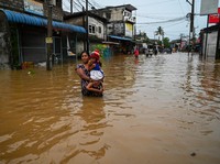 Jalan Raya Jadi Sungai, Potret Tetangga RI Kebanjiran-14 Meninggal