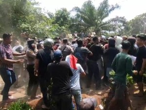 Warga di Asahan Demo Kantor Kebun Sawit Buntut Puluhan Lembu Mati Diduga Diracun